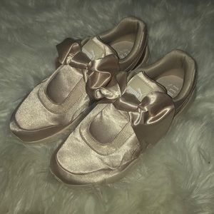 FENTY PUMA WOMENS BOW SNEAKERS
